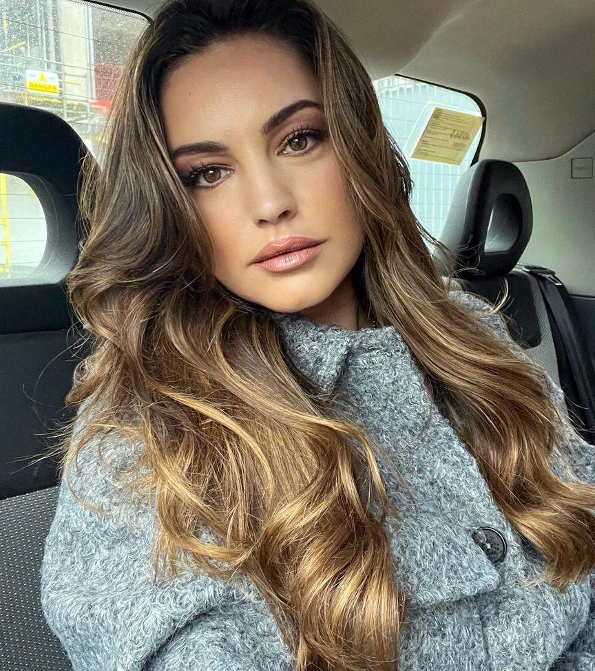 25P Kelly Brook nude
