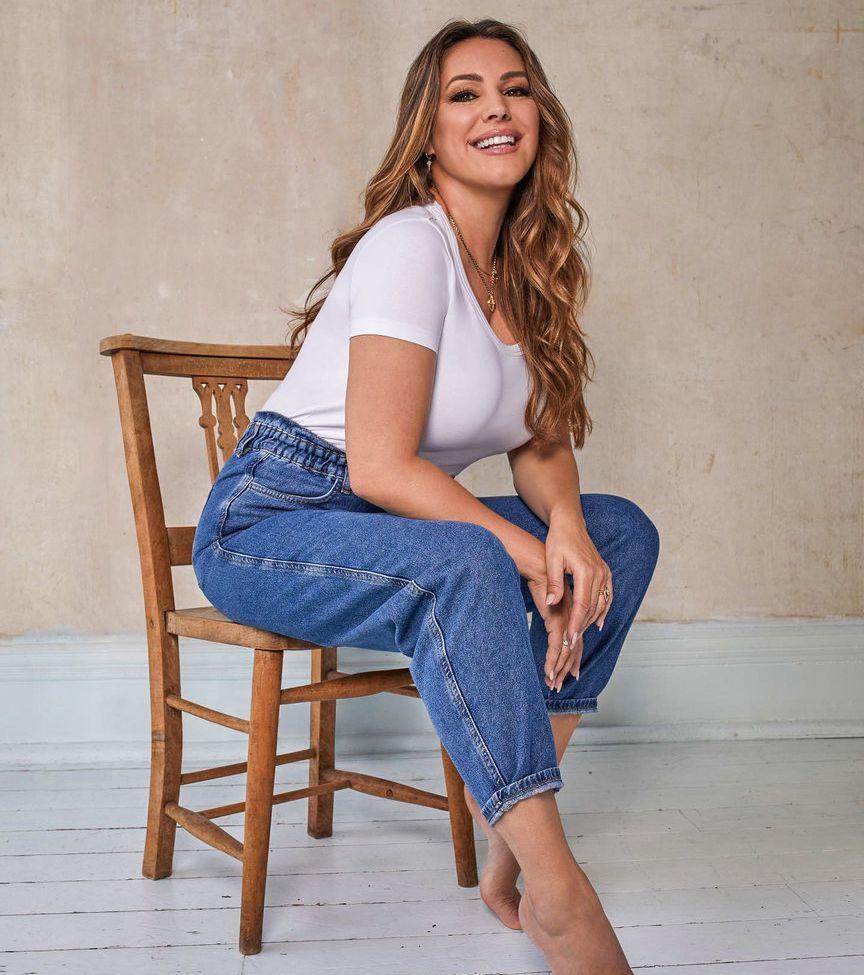 25P Kelly Brook nude