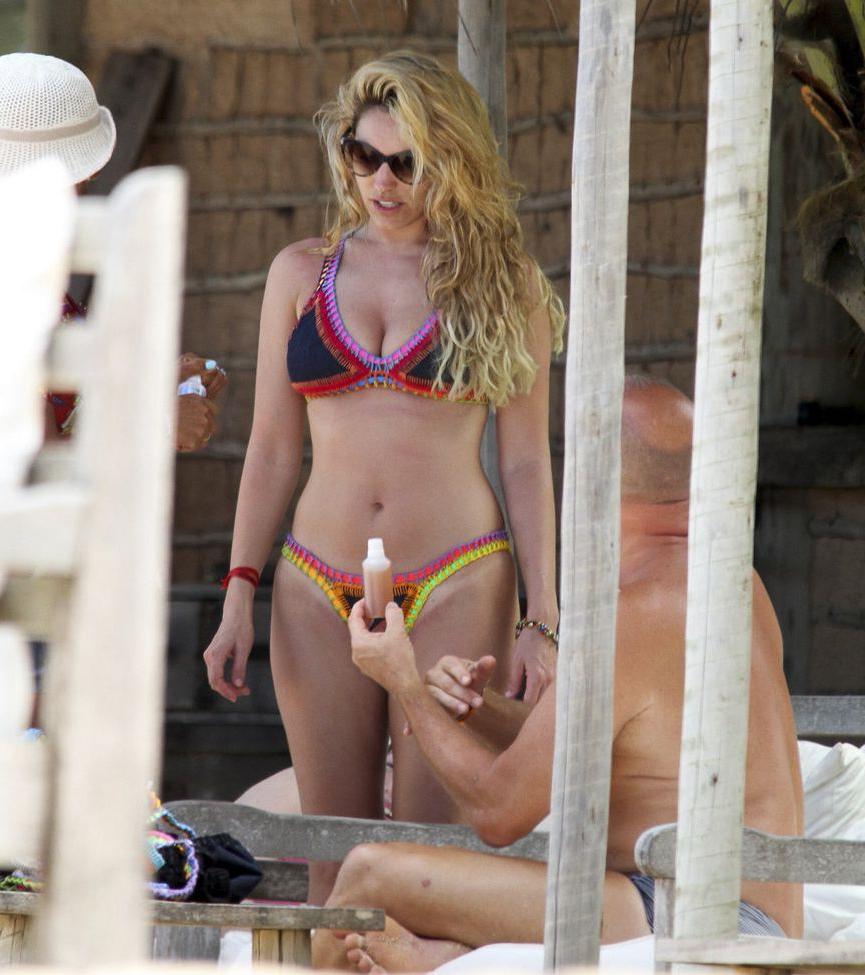 25P Kelly Brook nude
