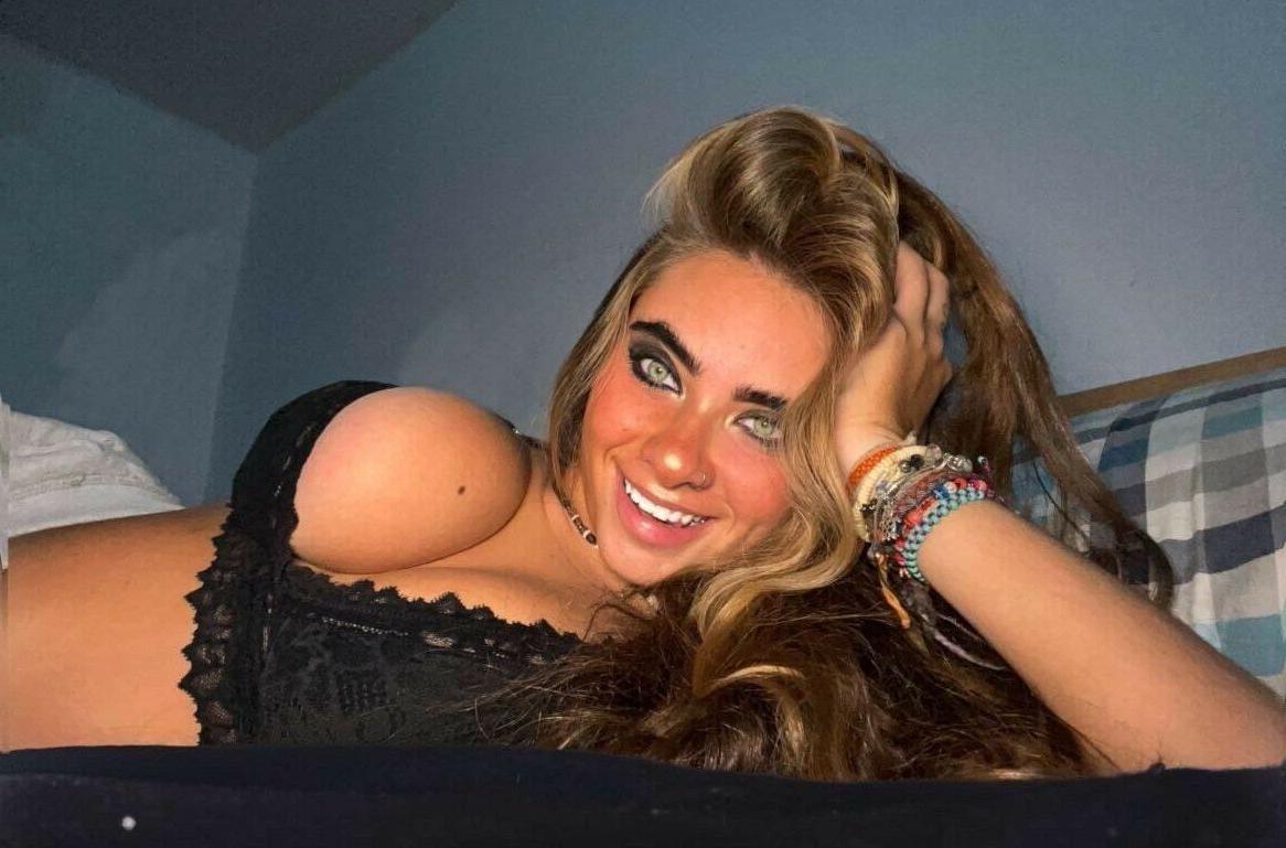 25P Moonwolgirl nude