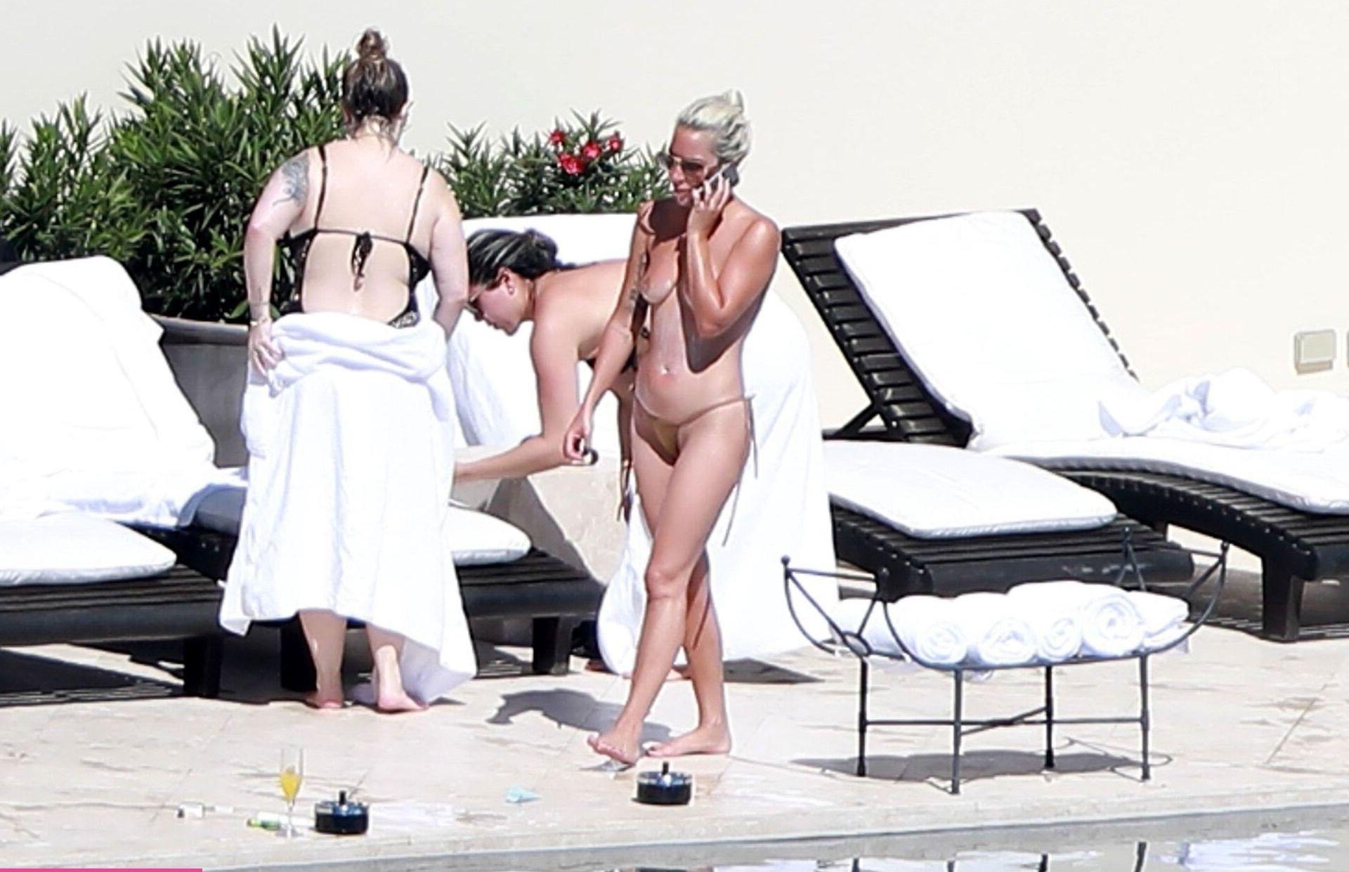 25P Lady Gaga nude