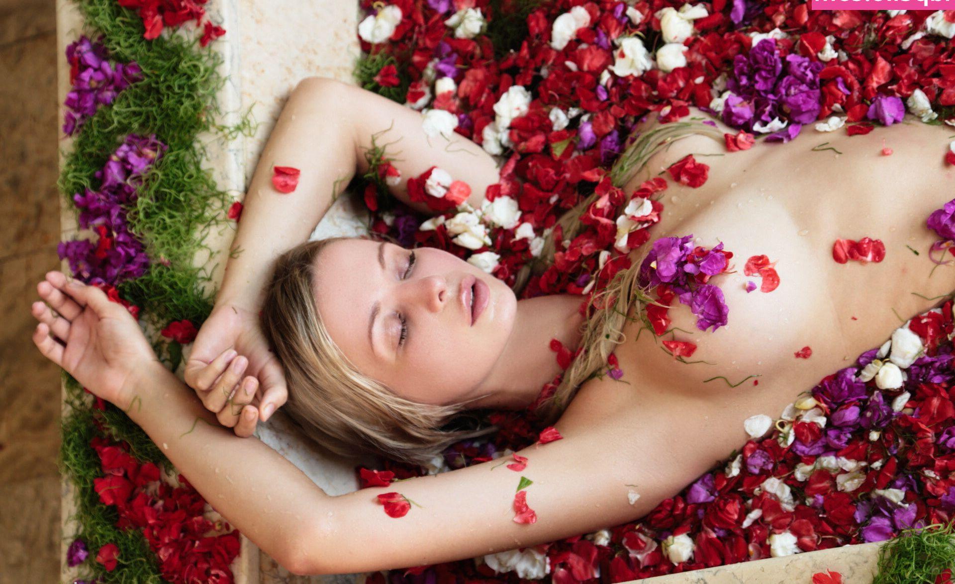 25P Ekaterina Enokaeva nude