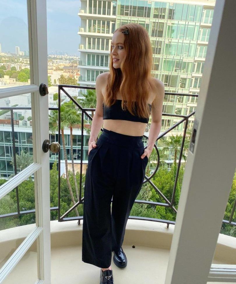 25P Sadie Sink nude