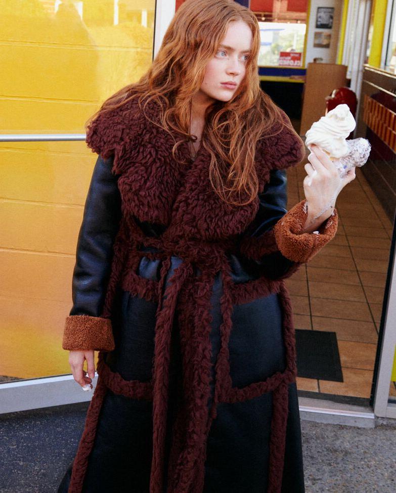25P Sadie Sink nude