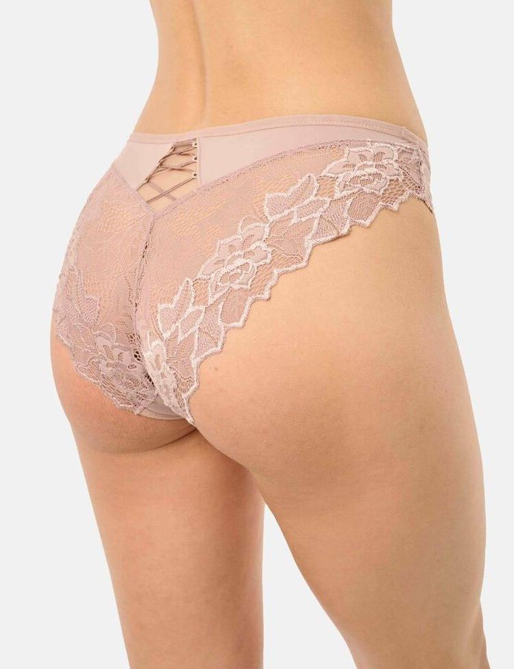 25P Nicola Cavanis nude