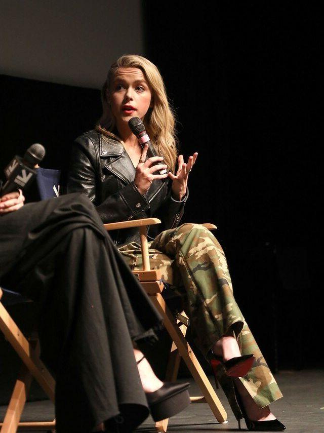 25P Kiernan Shipka nude