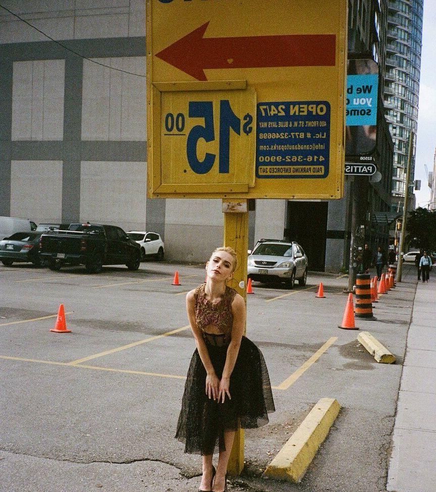 25P Kiernan Shipka nude