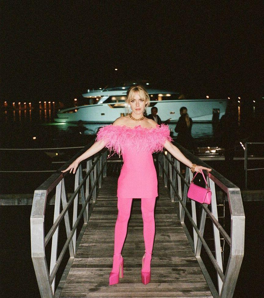 25P Kiernan Shipka nude