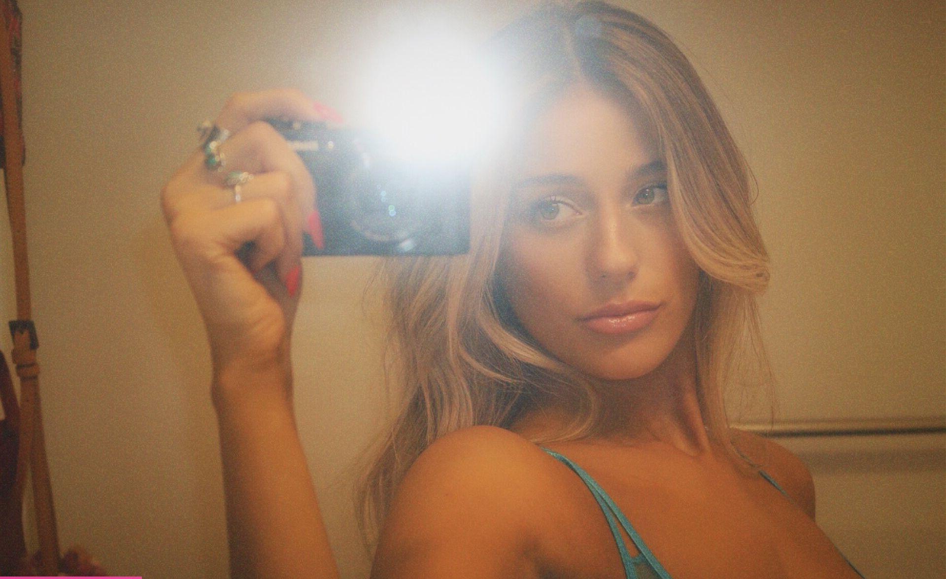 25P Hadelinemope nude