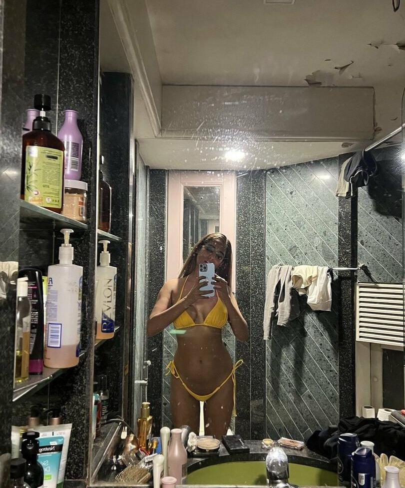 25P Poonam Pandey nude