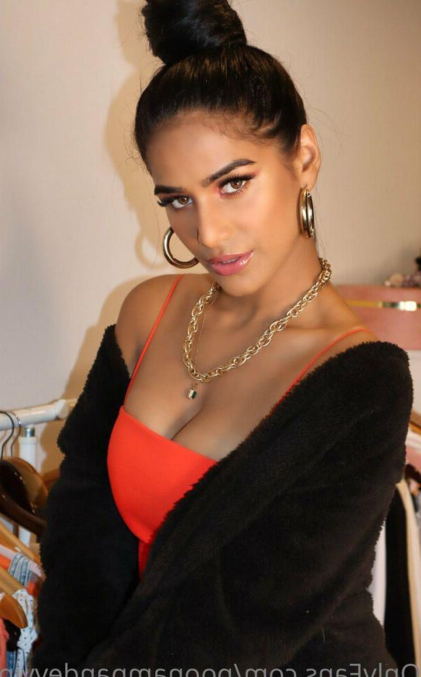25P Poonam Pandey nude