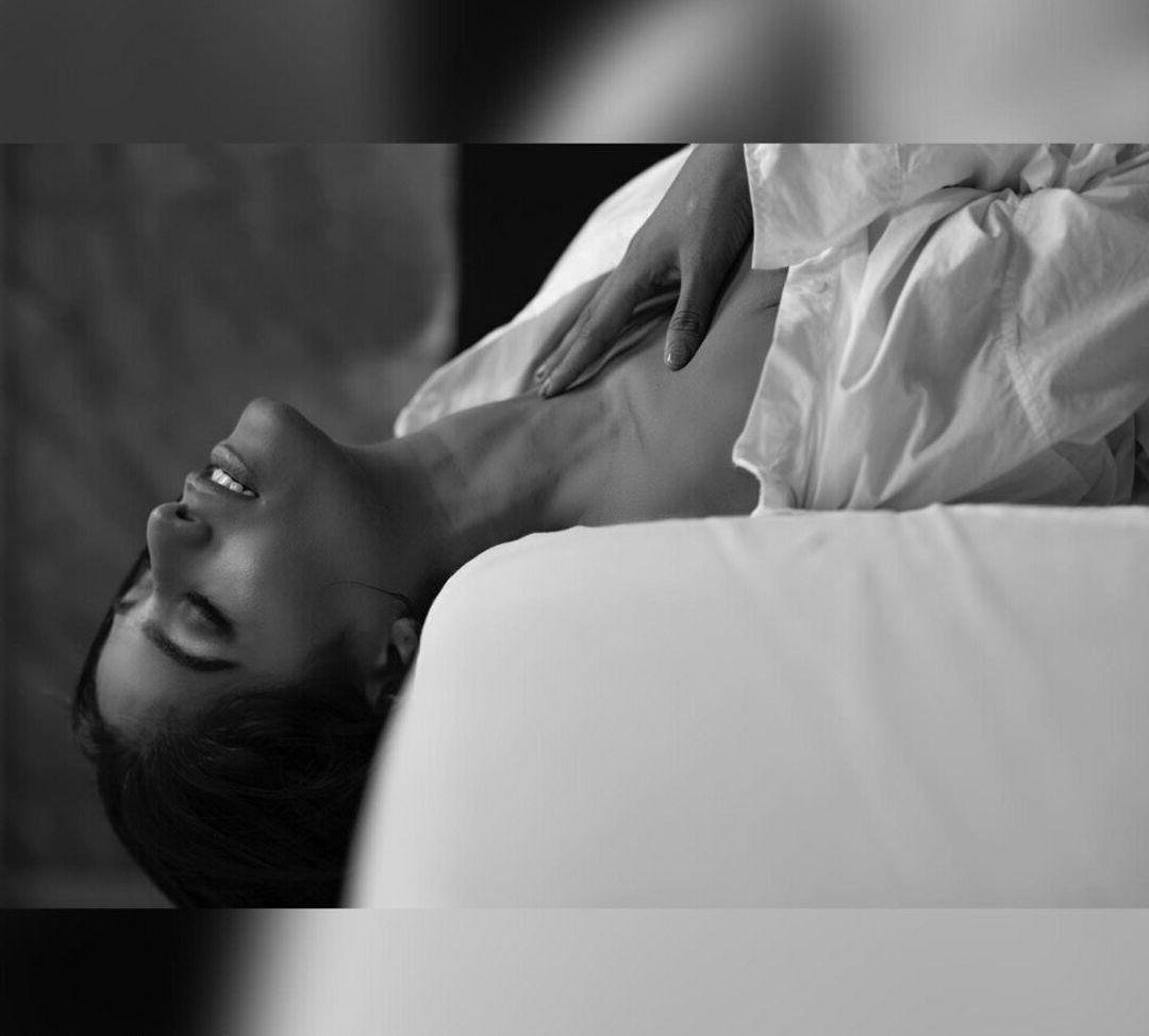 25P Poonam Pandey nude