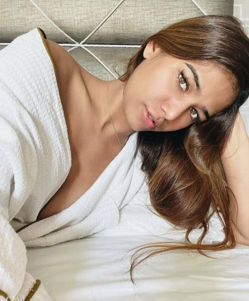 25P Poonam Pandey nude