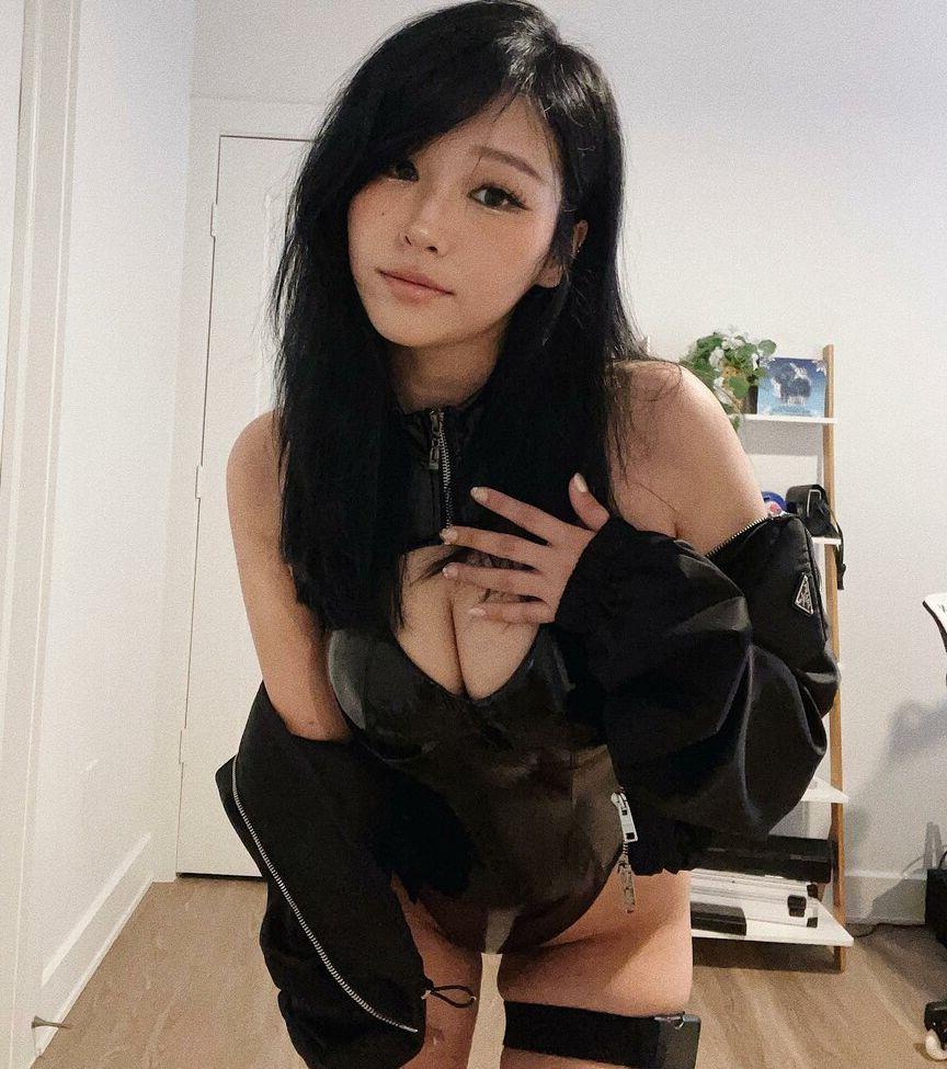 25P Hyoon nude