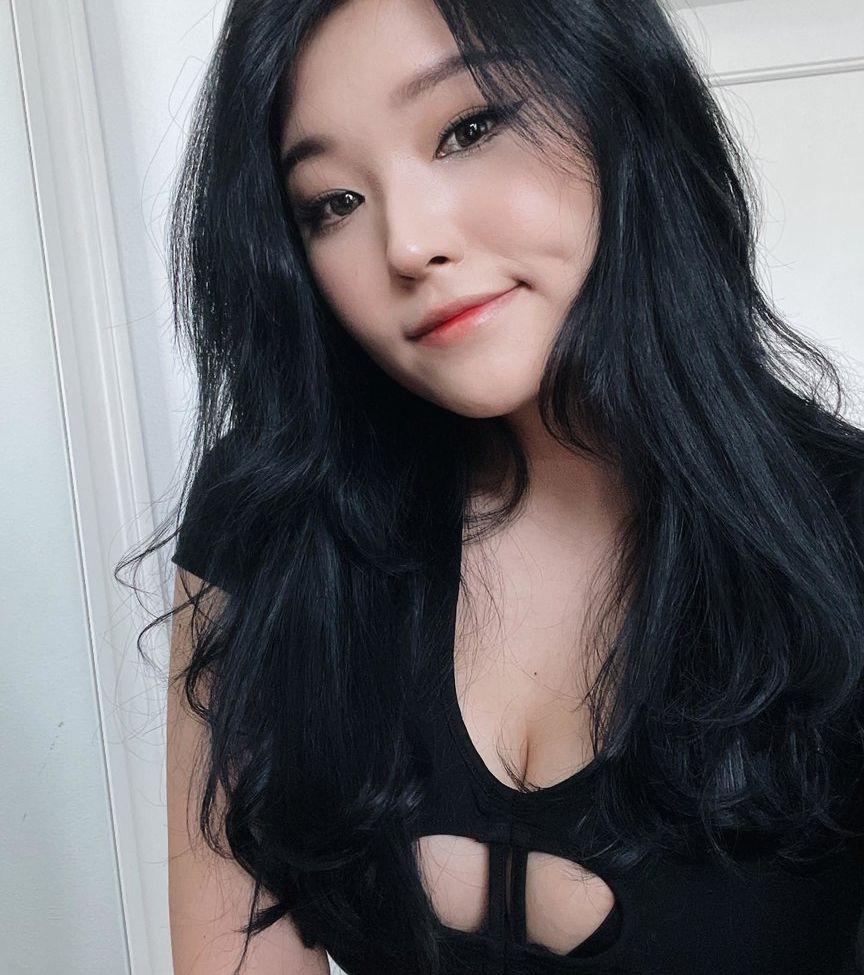 25P Hyoon nude