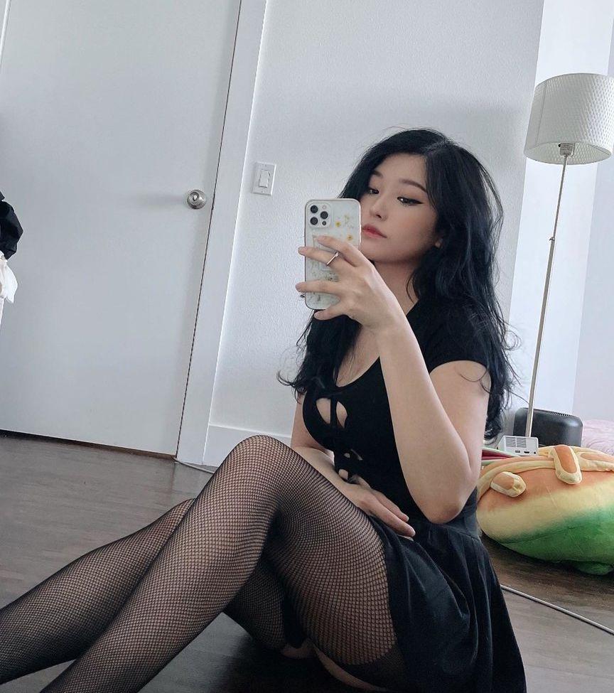 25P Hyoon nude