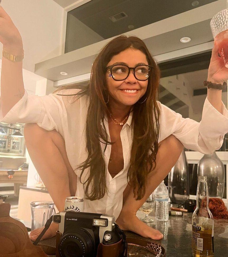 25P Sarah Hyland nude