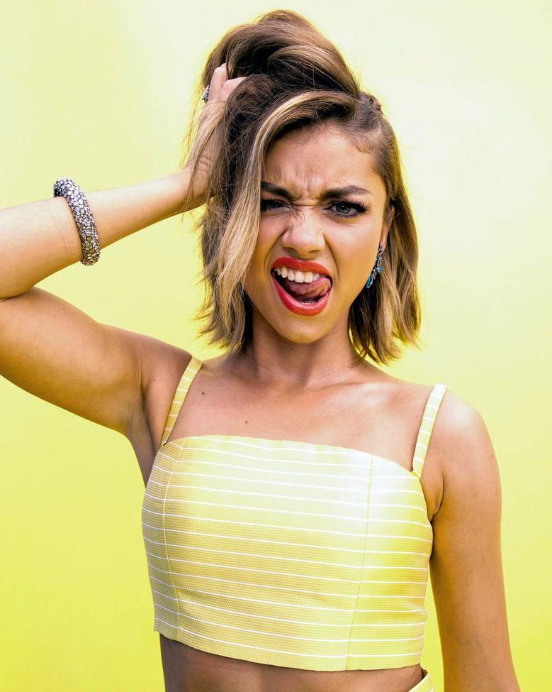 25P Sarah Hyland nude