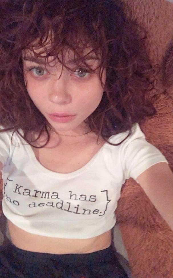 25P Sarah Hyland nude