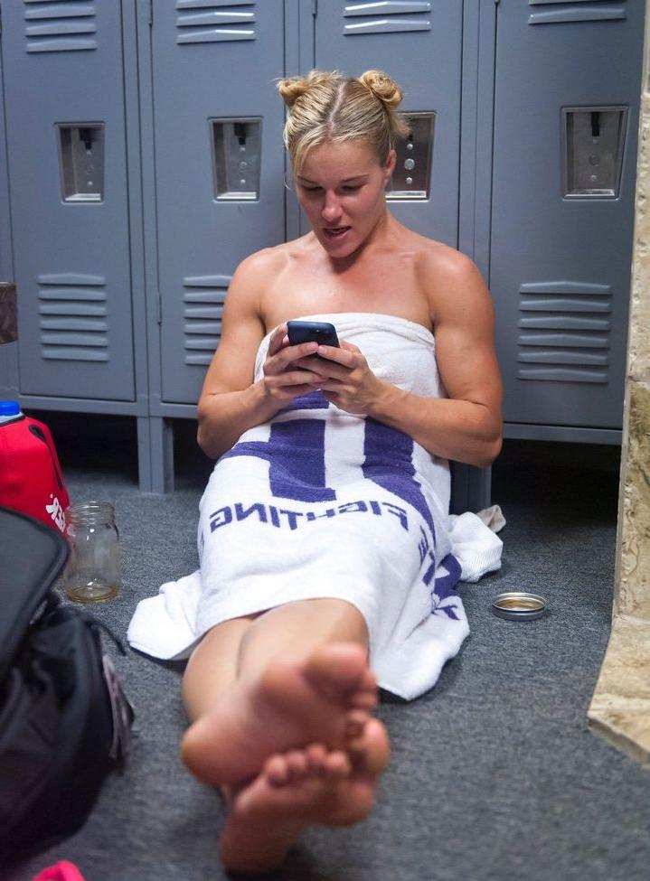 25P Felice Herrig nude