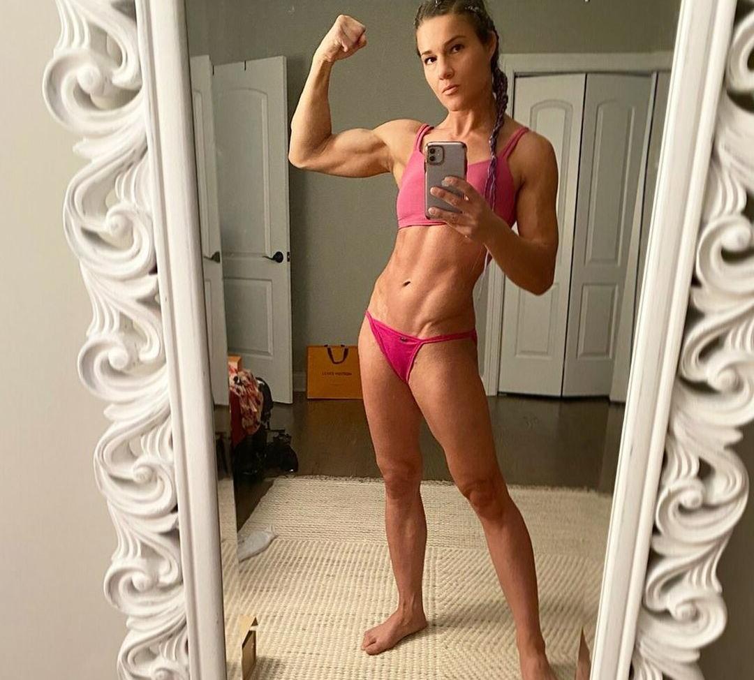 25P Felice Herrig nude