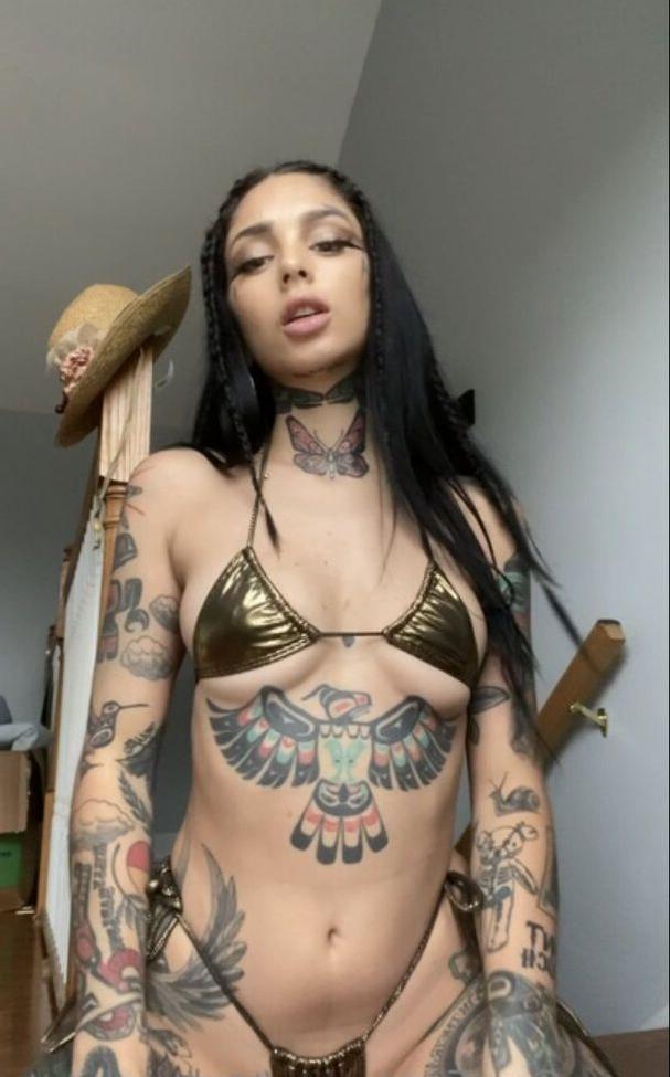 25P Taylor White nude