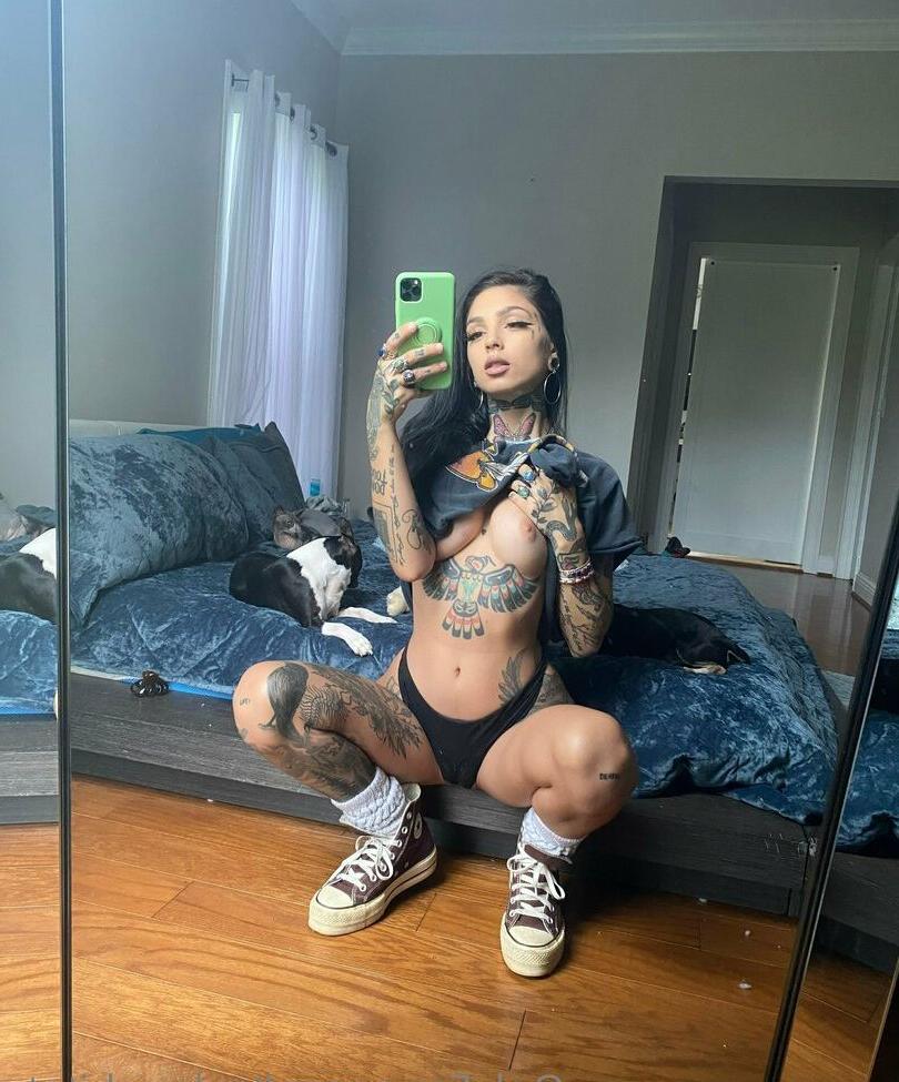 25P Taylor White nude