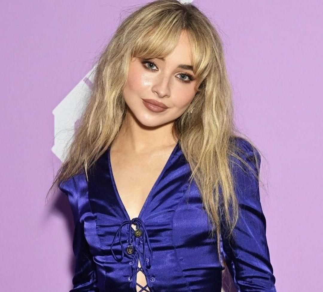 25P Sabrina Carpenter nude