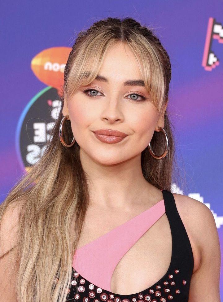 25P Sabrina Carpenter nude