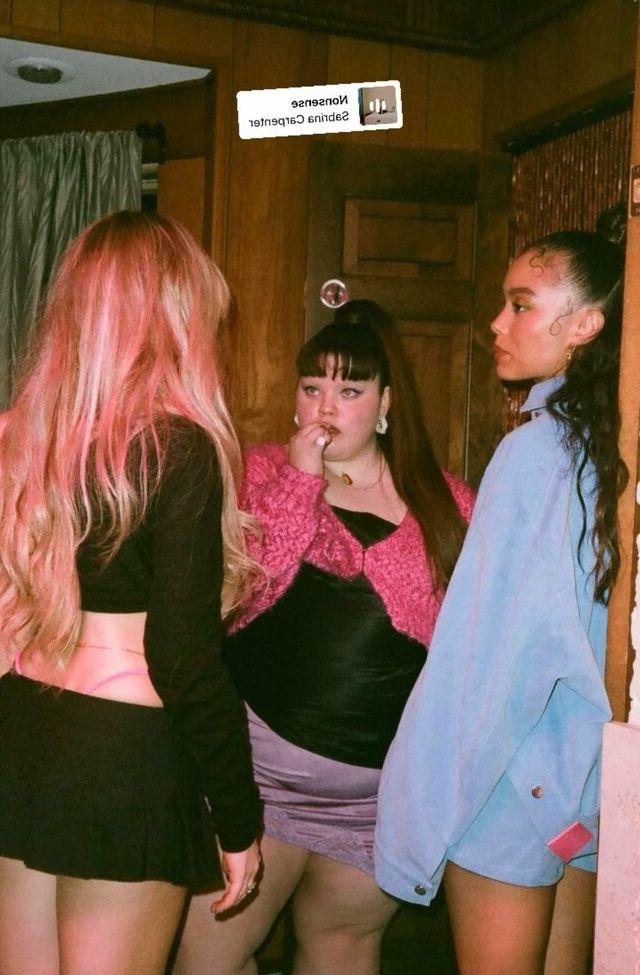 25P Sabrina Carpenter nude