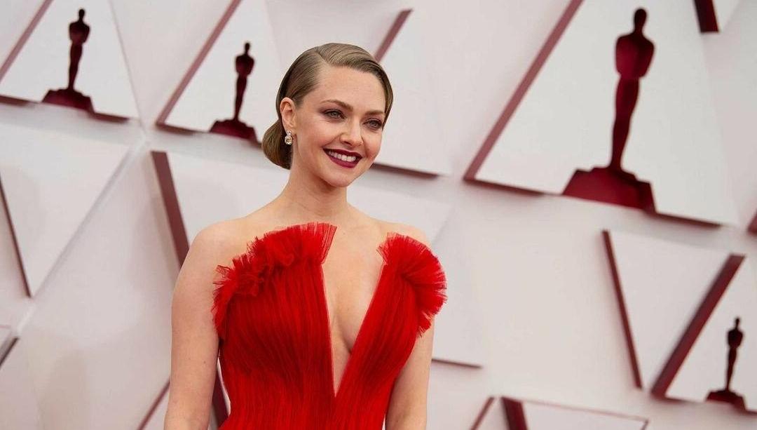 25P Amanda Seyfried nude