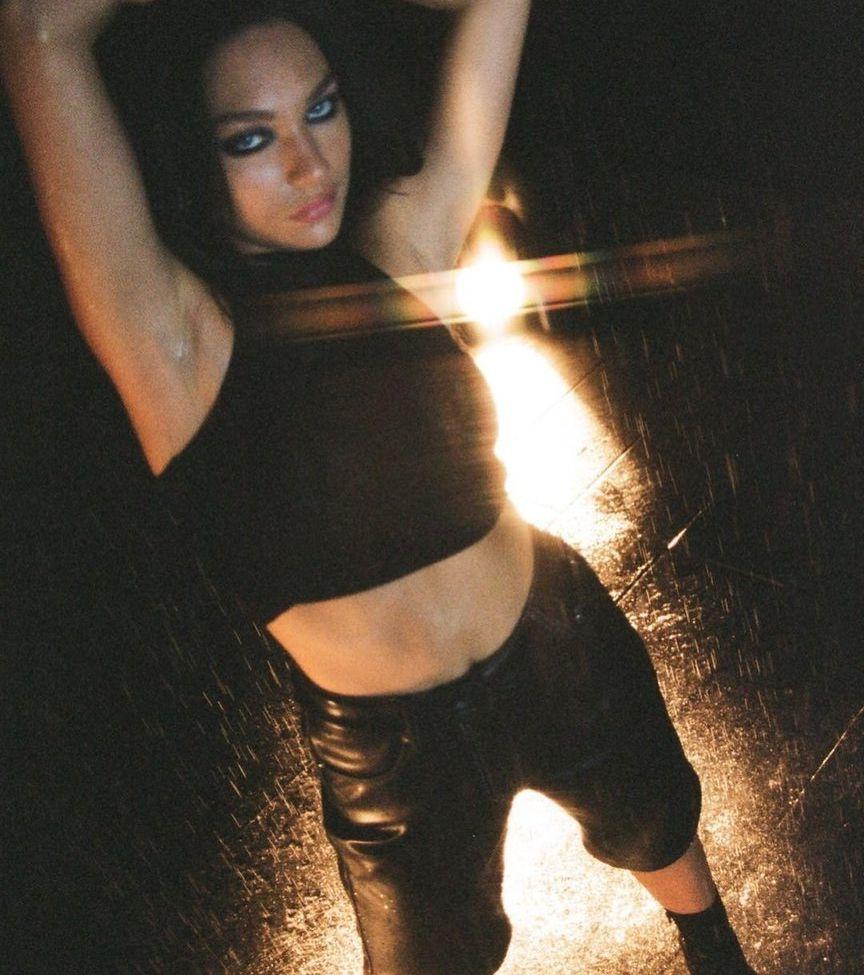 25P Maddie Ziegler nude
