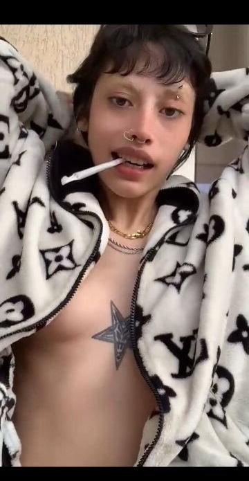 14P Strychniness nude