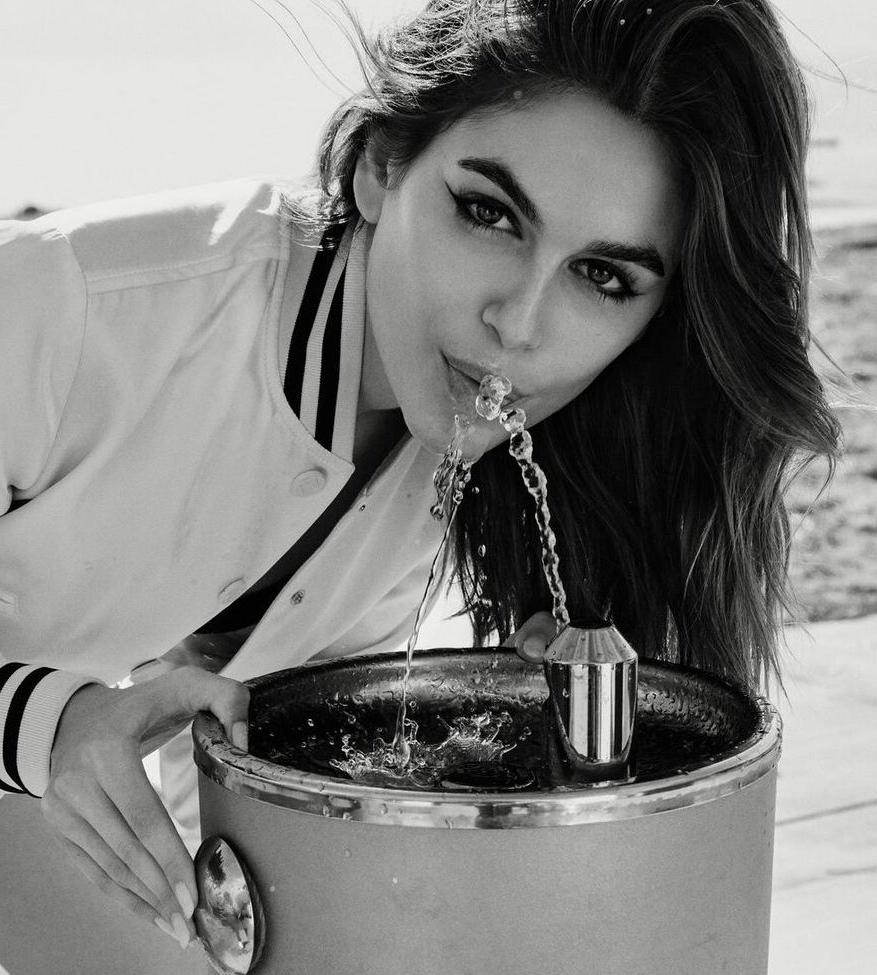 25P Kaia Gerber nude