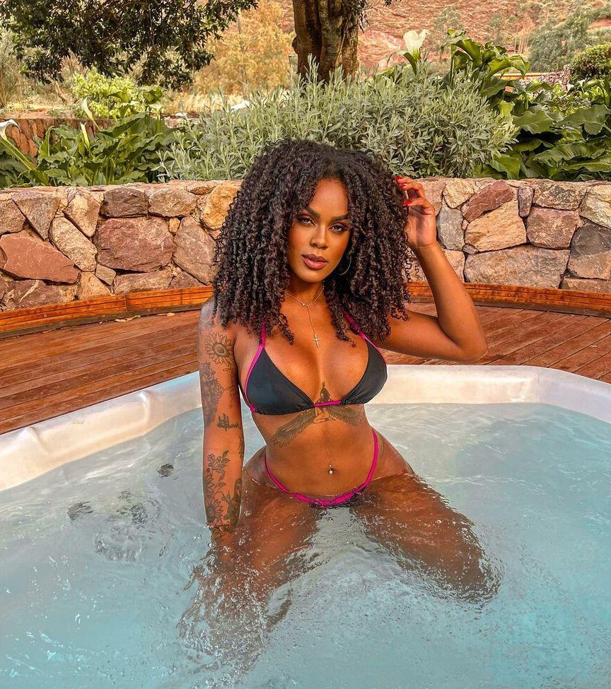 25P Lais Oliveira nude