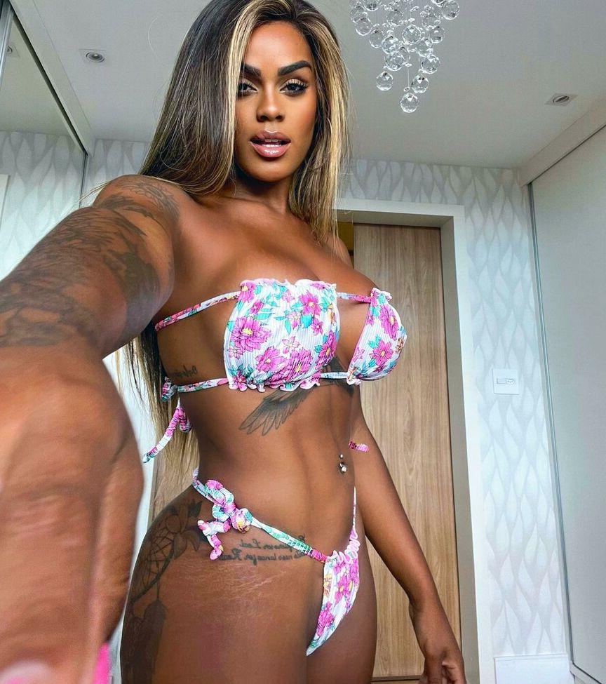 25P Lais Oliveira nude