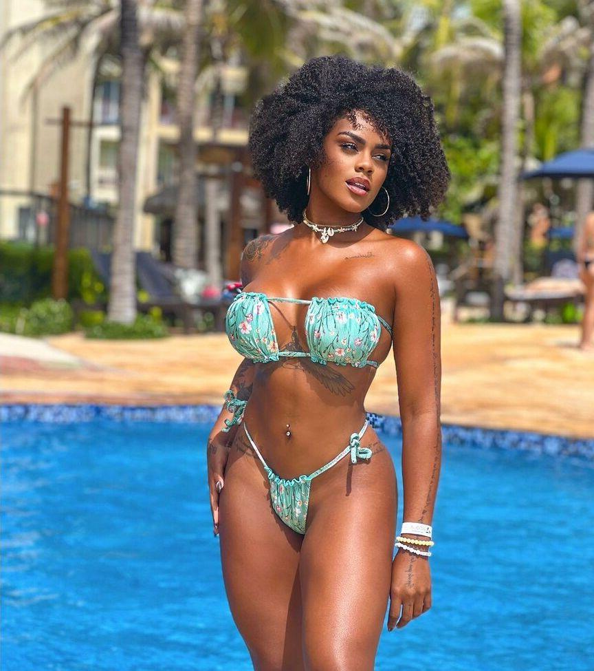 25P Lais Oliveira nude