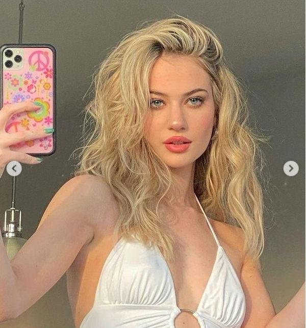 25P Kennedy Walsh nude