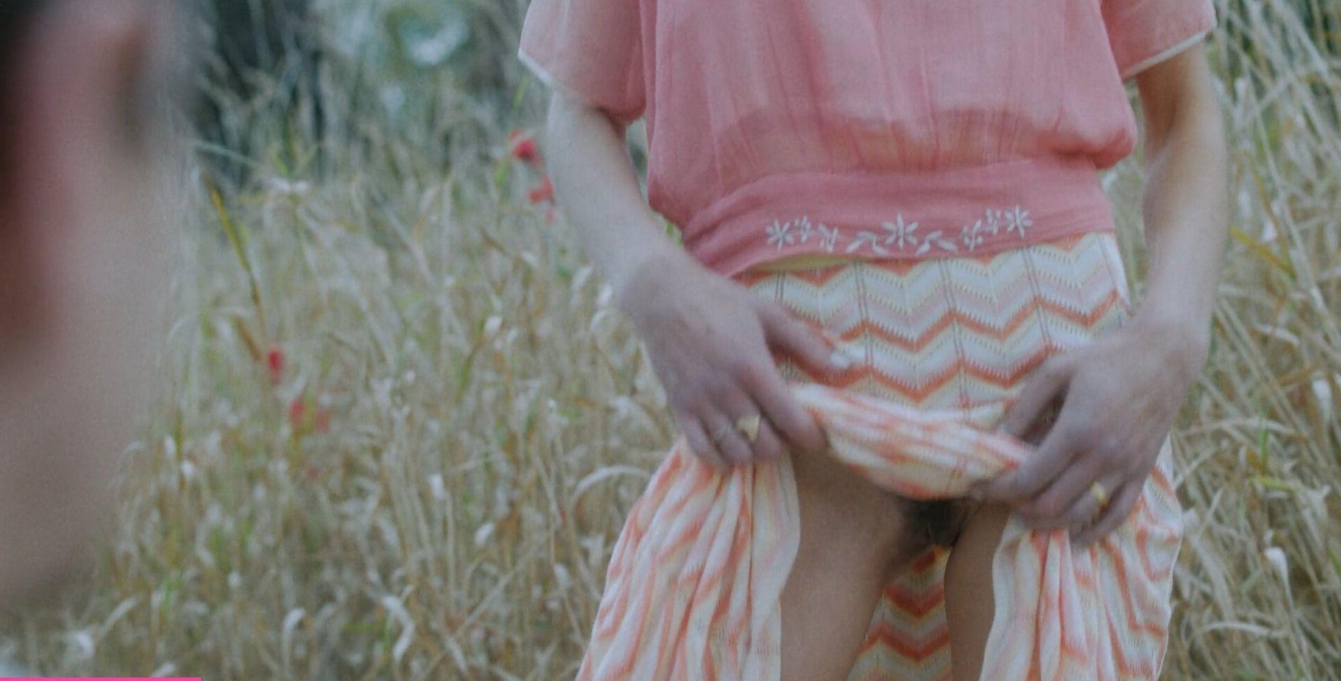 25P Emma Corrin nude
