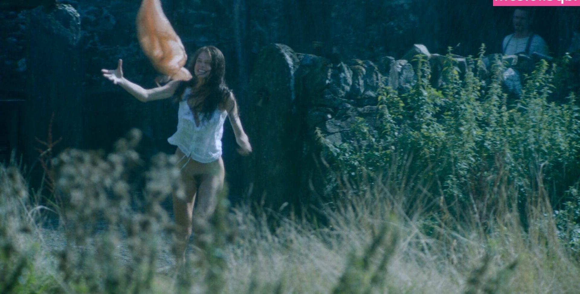 25P Emma Corrin nude