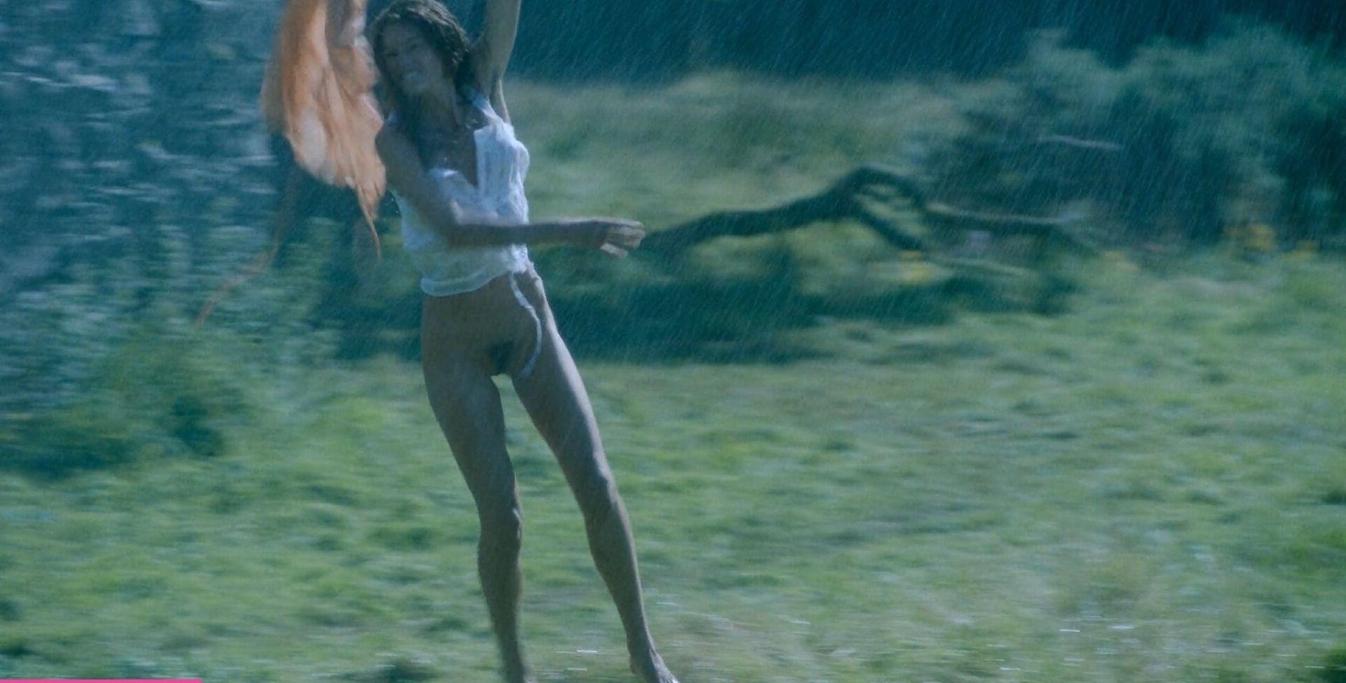 25P Emma Corrin nude