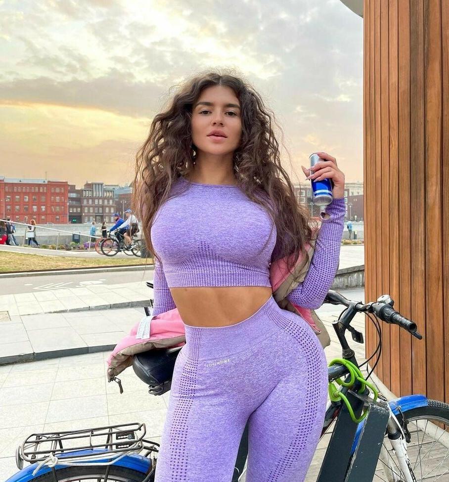25P Valeria Berwolf nude