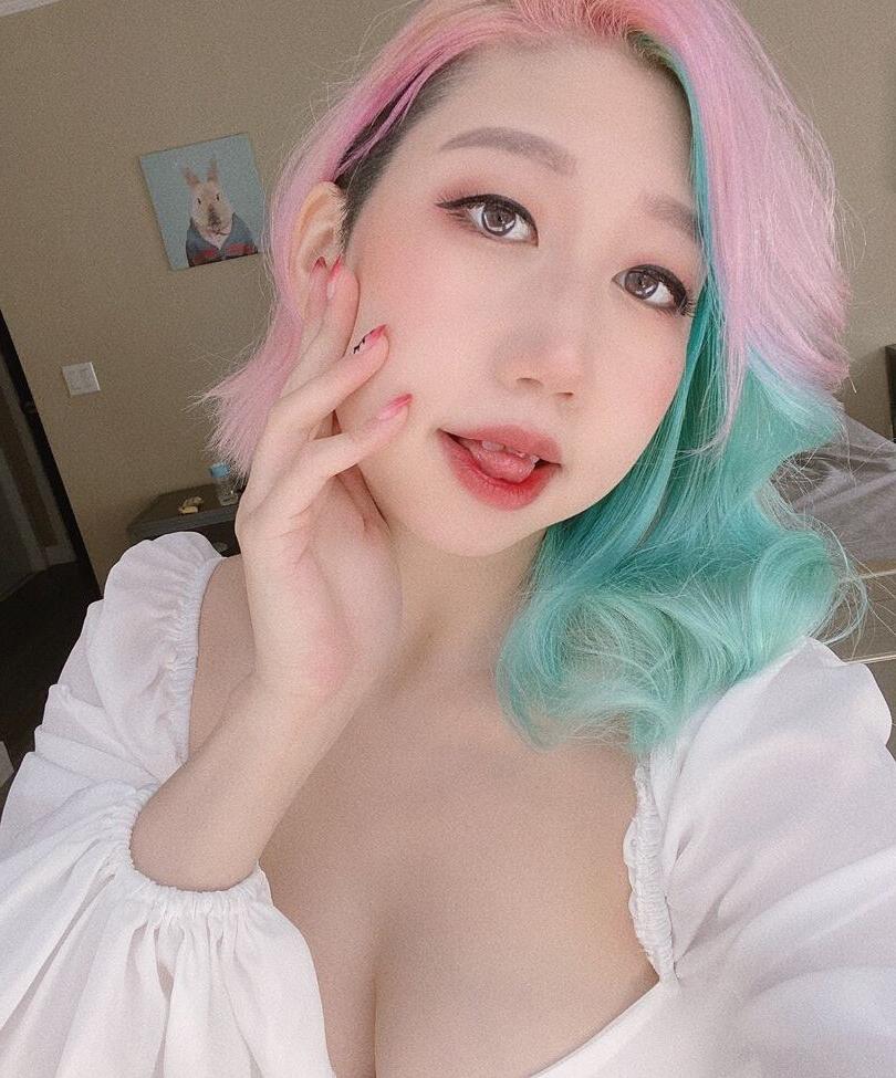25P Danisaurz nude
