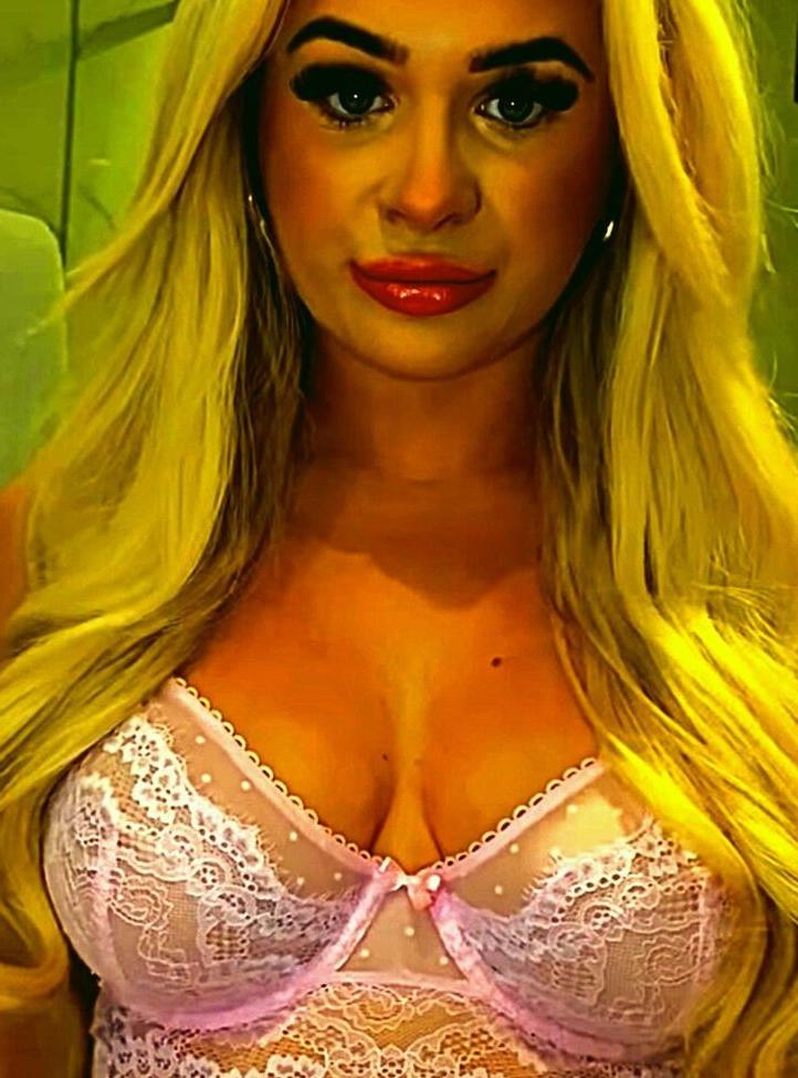 15P Liberty Poole nude