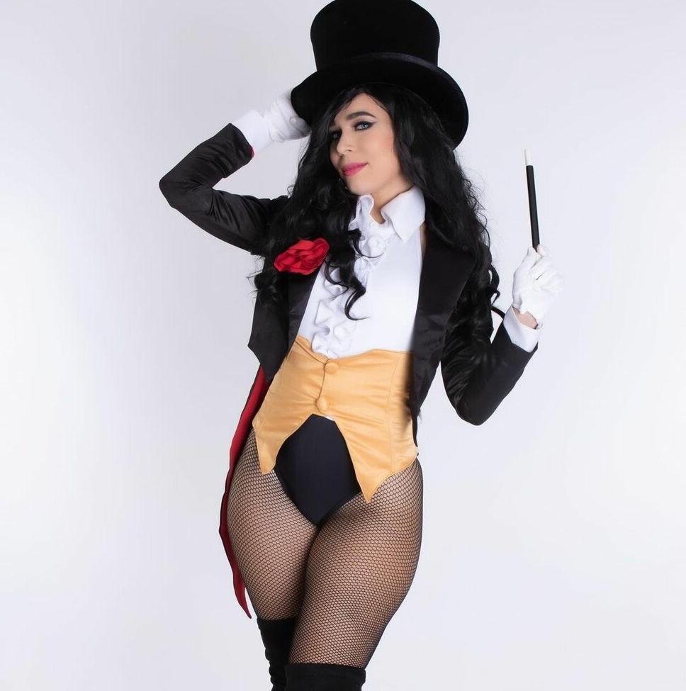21P Carolina Angulo nude