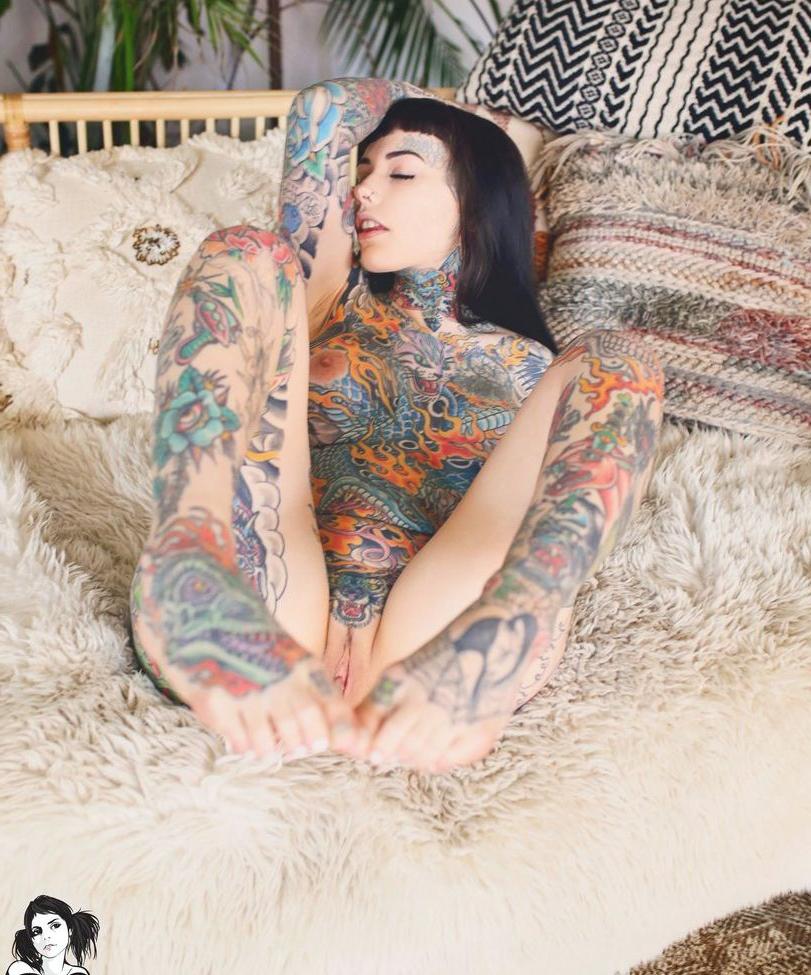 25P Tiger Lilly Suicide nude