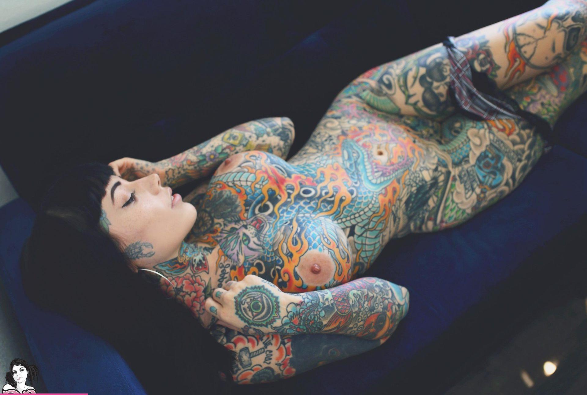 25P Tiger Lilly Suicide nude