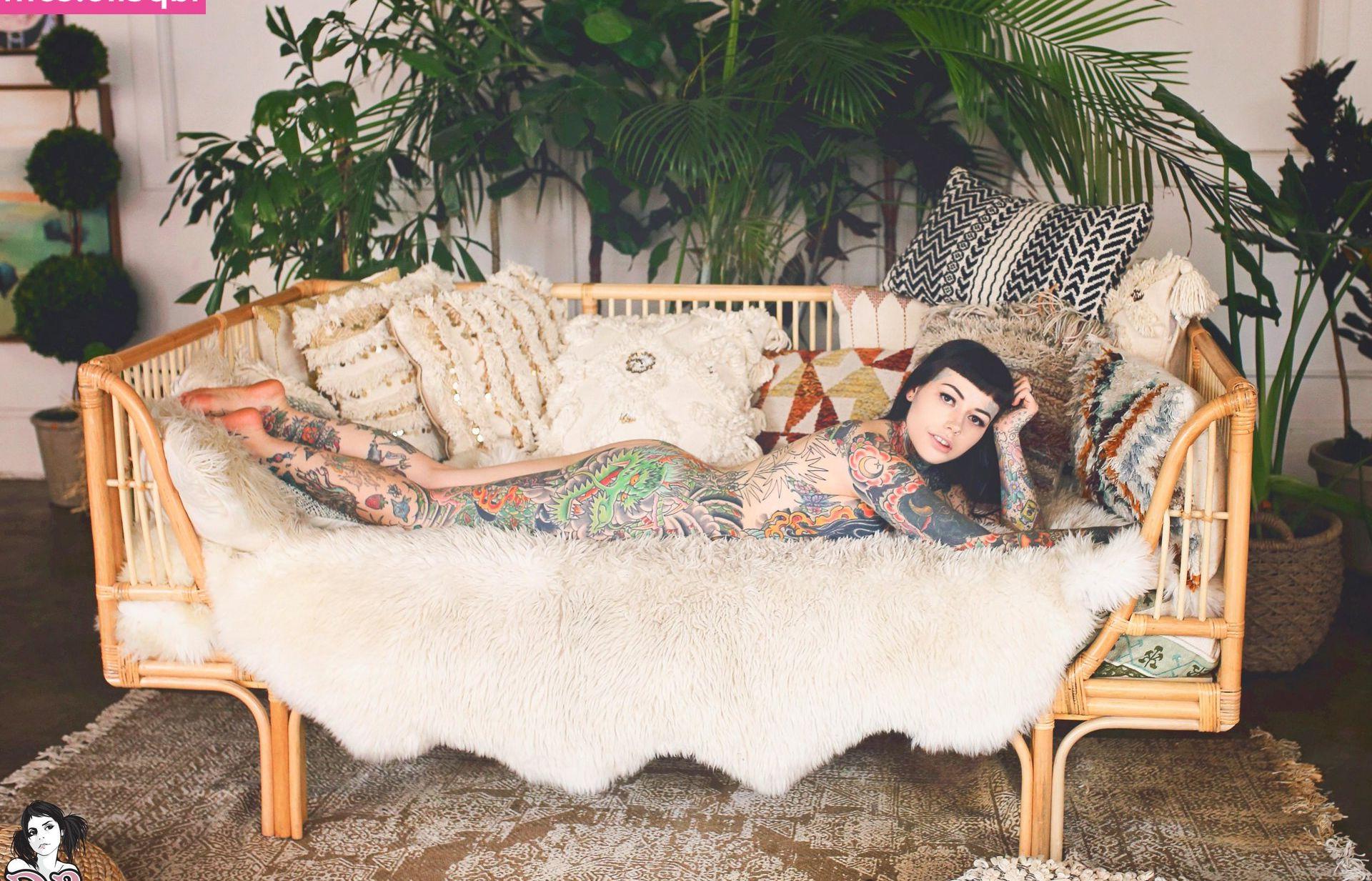 25P Tiger Lilly Suicide nude