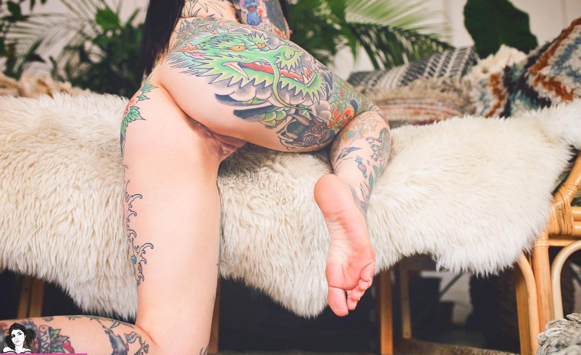 25P Tiger Lilly Suicide nude
