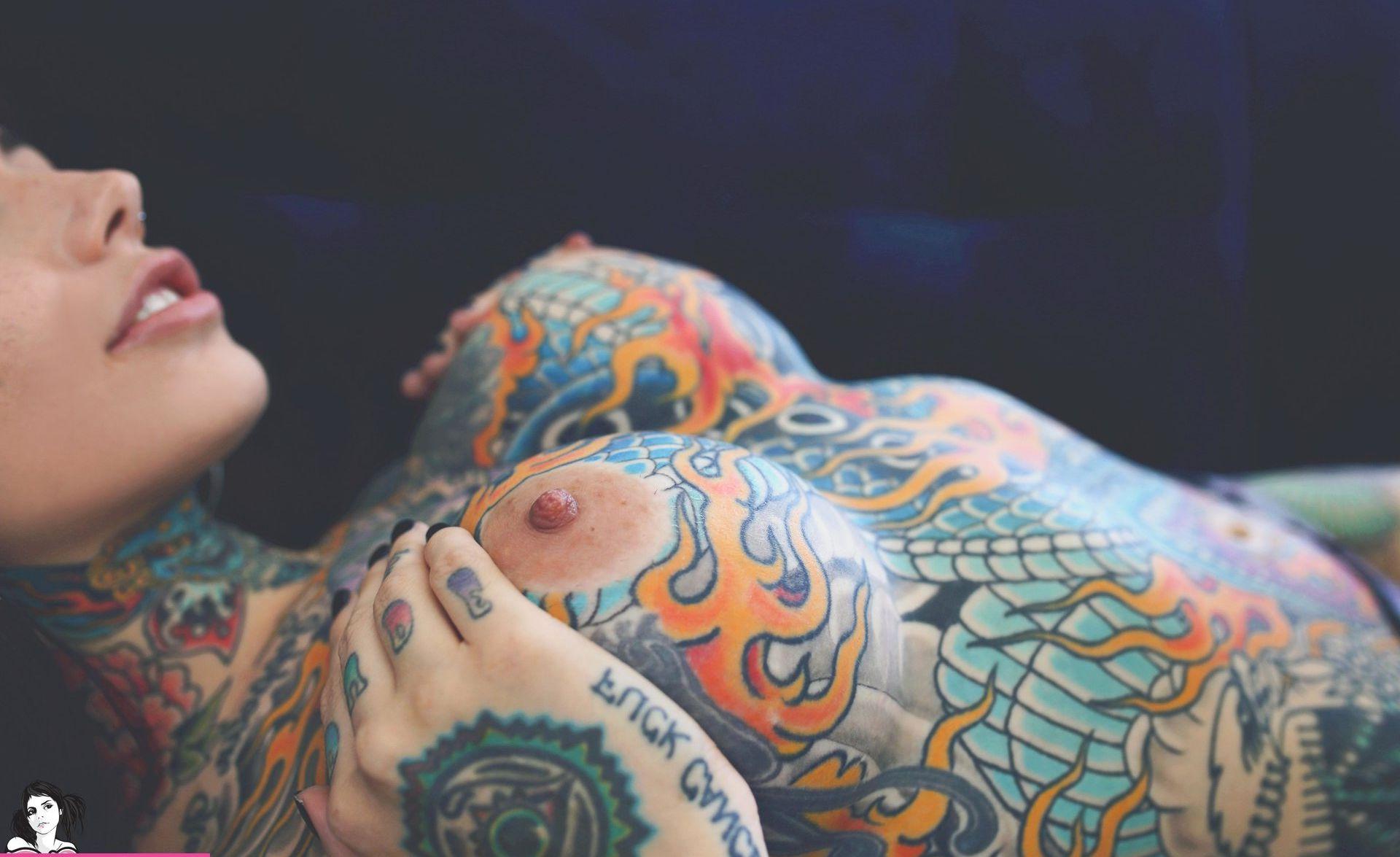 25P Tiger Lilly Suicide nude